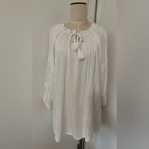 Women’s 2x: Soft white rayon top w/silver metallic stitching. Raglan 3/4 sleeves